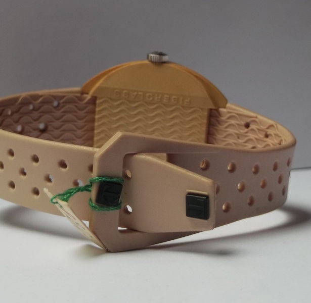 Orologi Elettrici - LA PLASTICA: UNA SCELTA VINCENTE